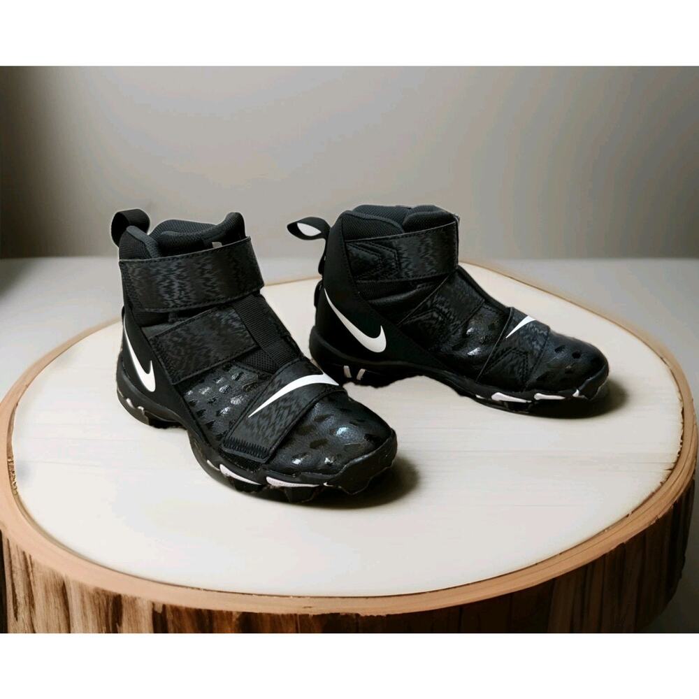 Nike Force Savage 2 Shark GS football cleats black Boy's 4.5